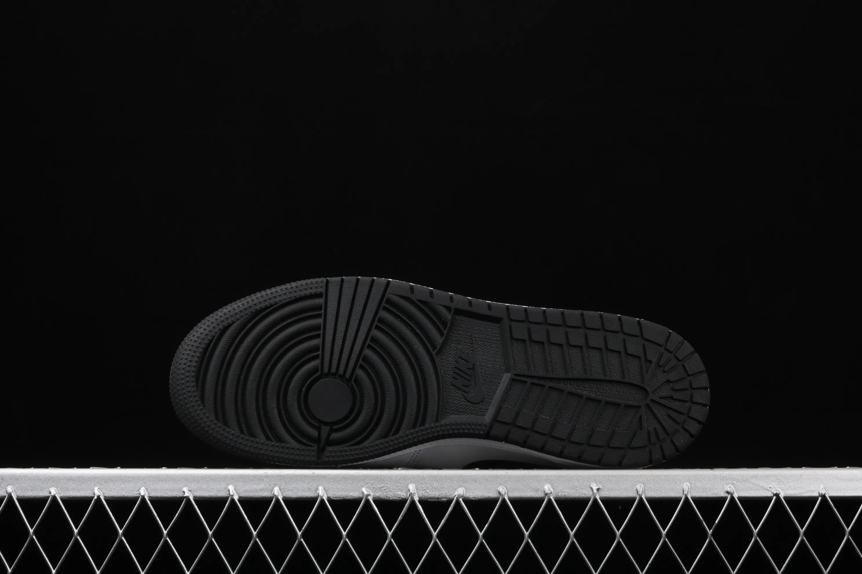 All categories Air Jordan Jordan series basketball shoes Air Jordan 1 Mid Air Jordan 1 Mid AJ1 black and white pink Joe 1 mandarin duck hook Valentine's Day 555112-106